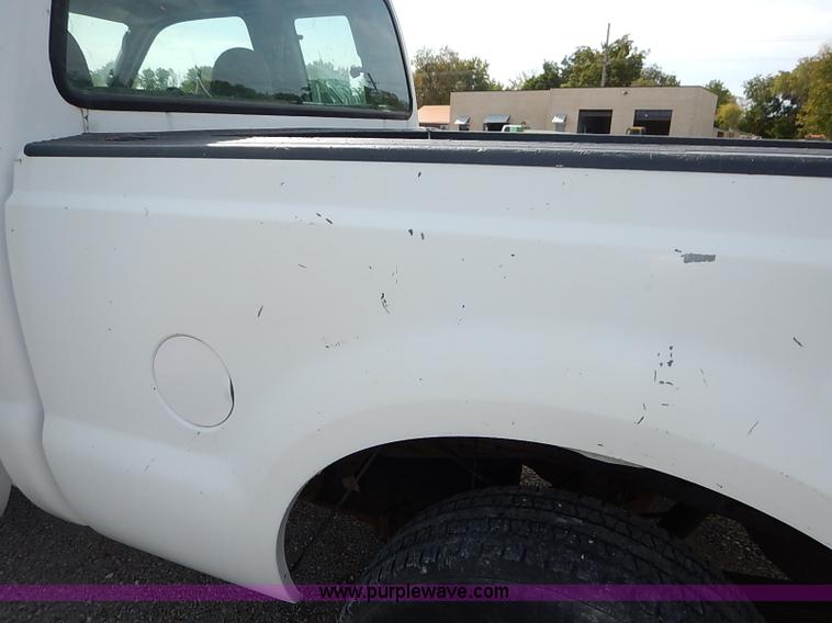 image for item I5374 2005 Ford F250 Super Duty XL pickup truck