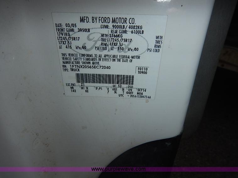 image for item I5374 2005 Ford F250 Super Duty XL pickup truck