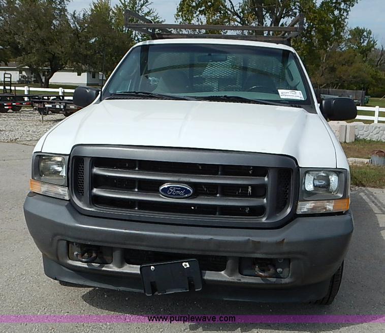 image for item I5391 2003 Ford F250 Super Duty XL pickup truck