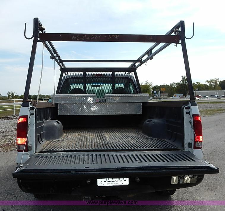 image for item I5391 2003 Ford F250 Super Duty XL pickup truck