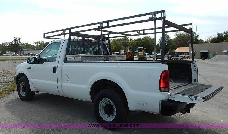 image for item I5391 2003 Ford F250 Super Duty XL pickup truck