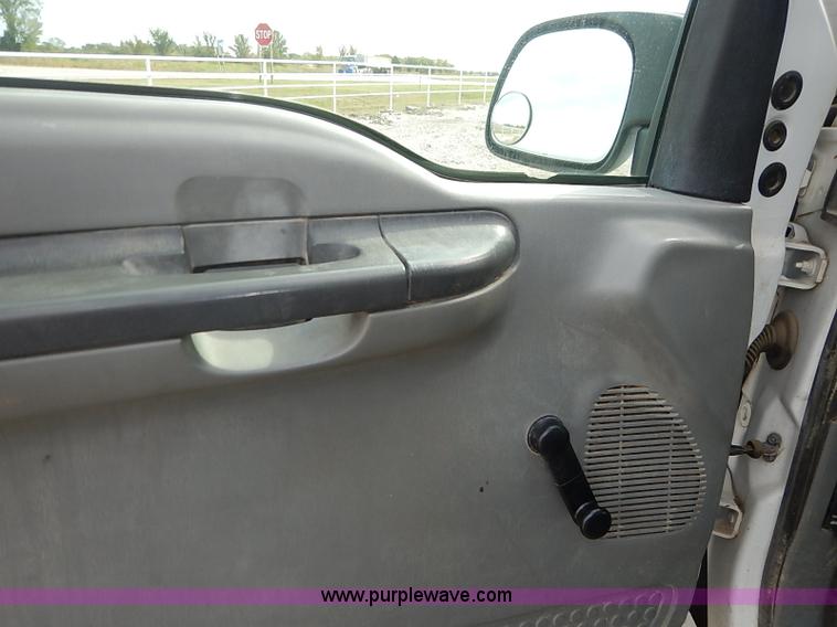 image for item I5391 2003 Ford F250 Super Duty XL pickup truck