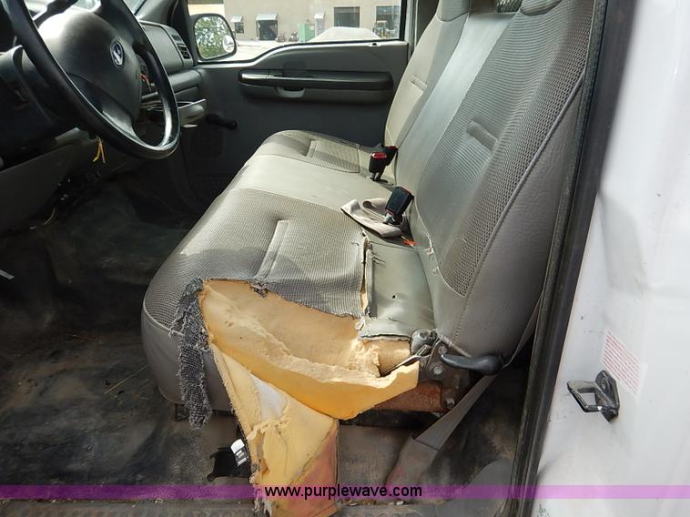 image for item I5391 2003 Ford F250 Super Duty XL pickup truck