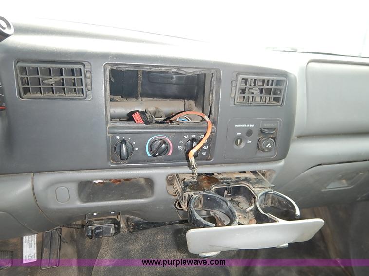 image for item I5391 2003 Ford F250 Super Duty XL pickup truck