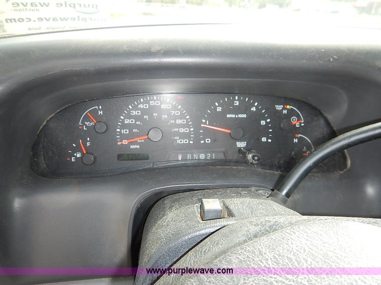 image for item I5391 2003 Ford F250 Super Duty XL pickup truck