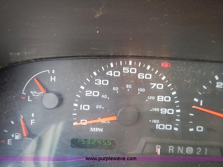 image for item I5391 2003 Ford F250 Super Duty XL pickup truck