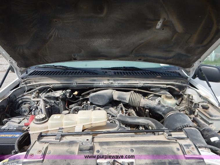 image for item I5391 2003 Ford F250 Super Duty XL pickup truck