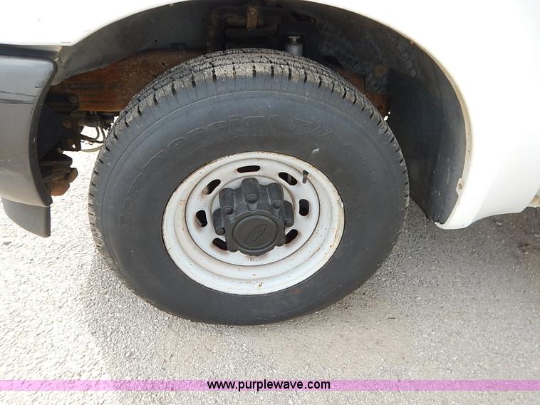 image for item I5391 2003 Ford F250 Super Duty XL pickup truck