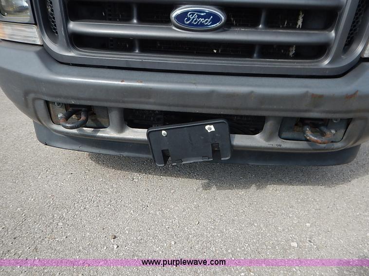 image for item I5391 2003 Ford F250 Super Duty XL pickup truck