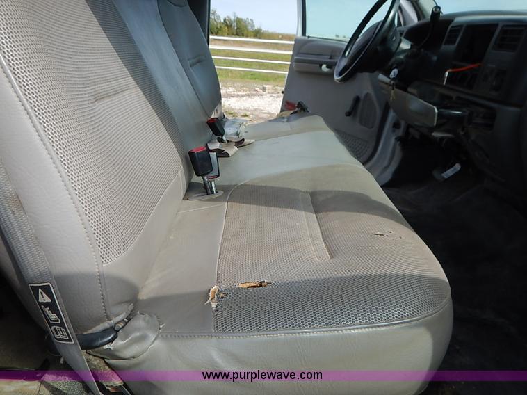 image for item I5391 2003 Ford F250 Super Duty XL pickup truck