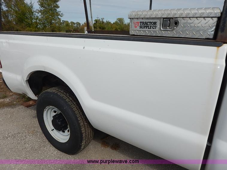 image for item I5391 2003 Ford F250 Super Duty XL pickup truck