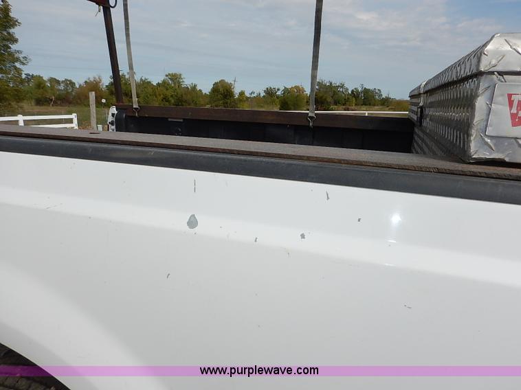 image for item I5391 2003 Ford F250 Super Duty XL pickup truck