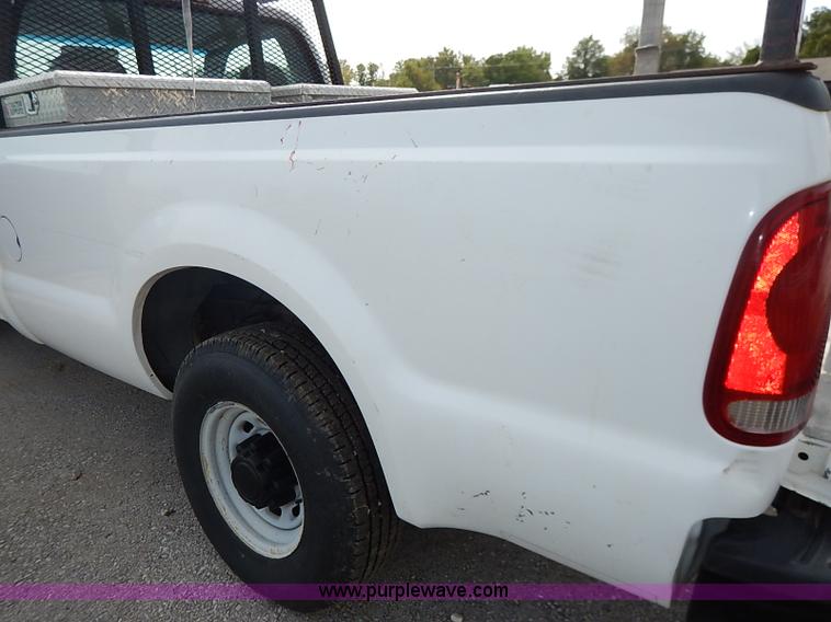 image for item I5391 2003 Ford F250 Super Duty XL pickup truck