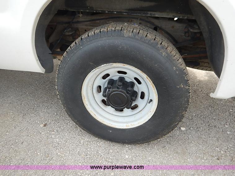 image for item I5391 2003 Ford F250 Super Duty XL pickup truck
