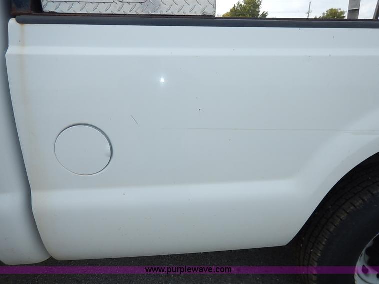 image for item I5391 2003 Ford F250 Super Duty XL pickup truck