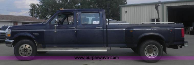 image for item I5871 1994 Ford F350 XL Crew Cab pickup truck