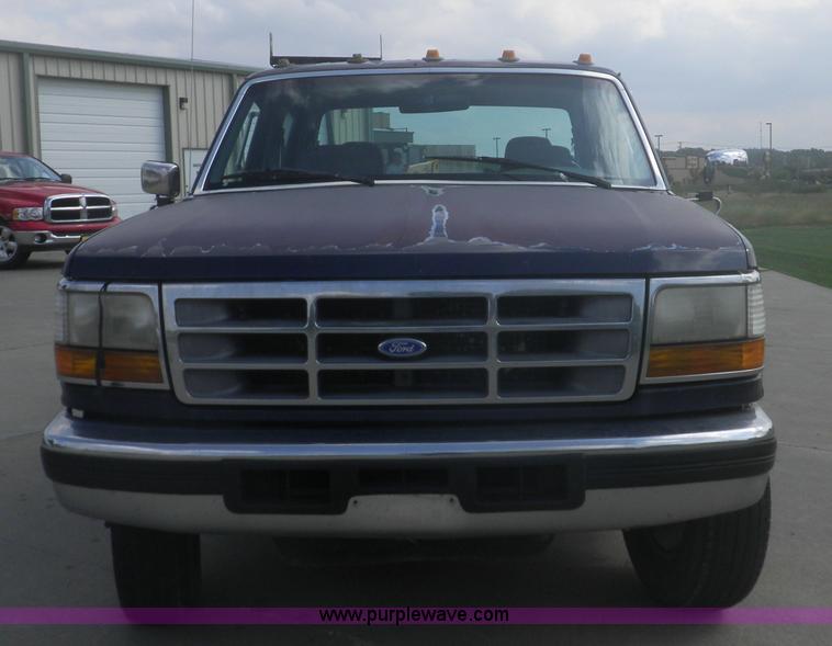 image for item I5871 1994 Ford F350 XL Crew Cab pickup truck