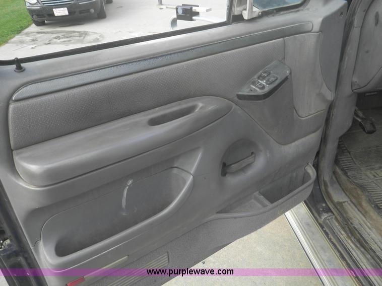 image for item I5871 1994 Ford F350 XL Crew Cab pickup truck