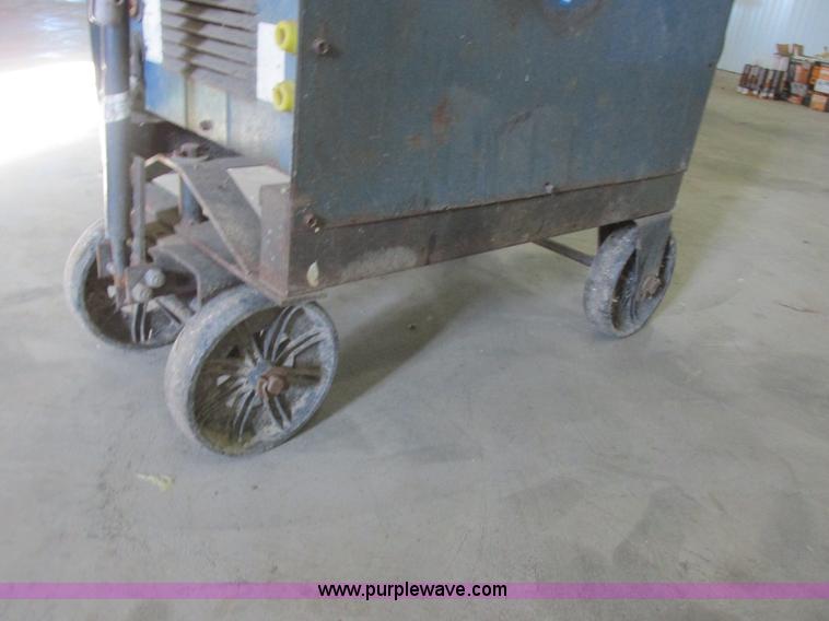 image for item I6020 Miller Dialarc 250 AC/DC arc welder