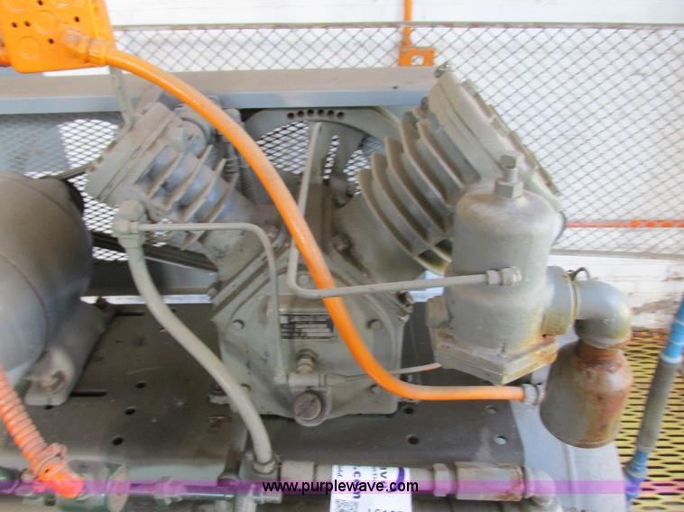 image for item I6187 Ingersoll Rand L253-D5 air compressor
