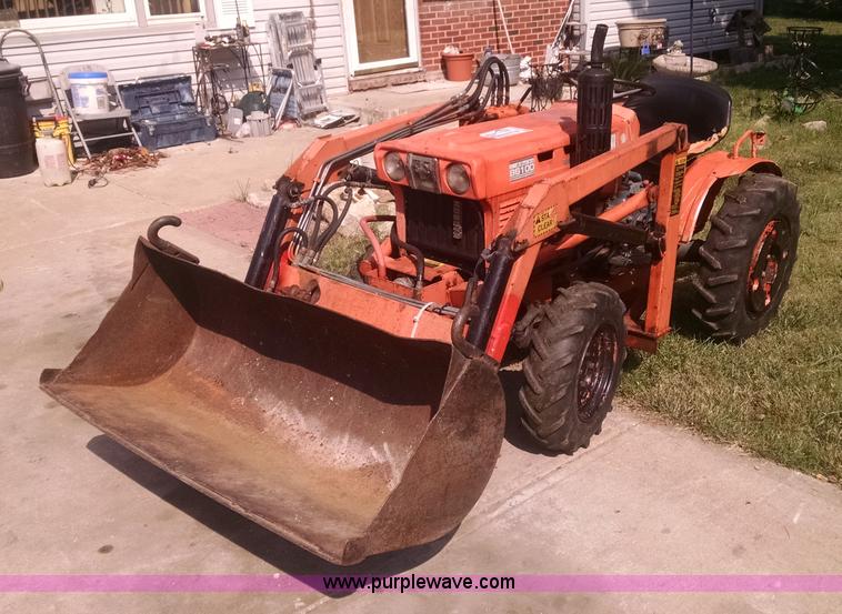 image for item I6471 Kubota B6100 HFWA tractor