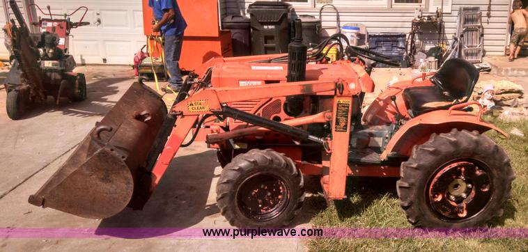image for item I6471 Kubota B6100 HFWA tractor