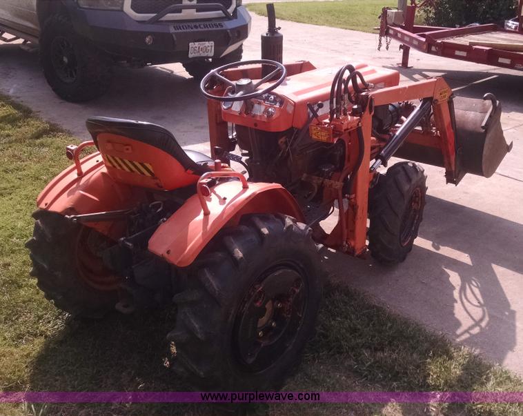image for item I6471 Kubota B6100 HFWA tractor