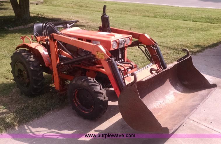image for item I6471 Kubota B6100 HFWA tractor