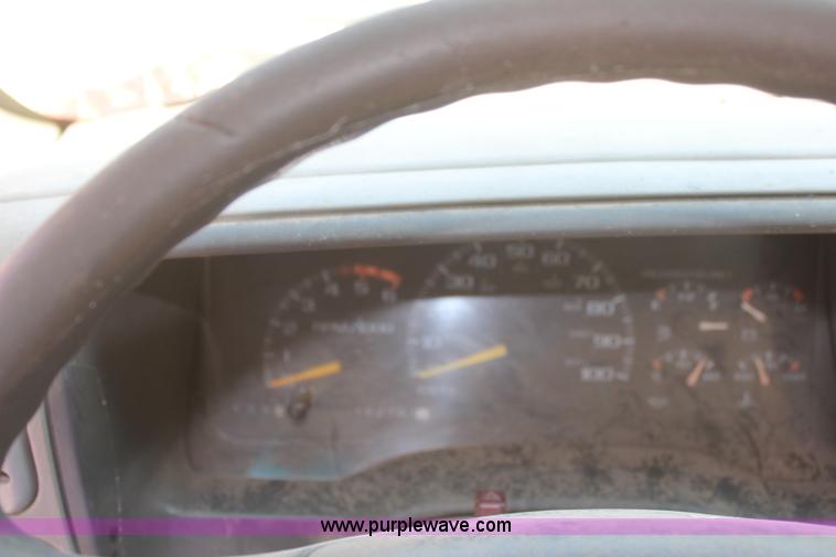 image for item J2189 1996 Chevrolet 3500 rollback truck