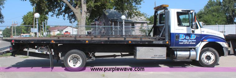 image for item J2244 2004 International DuraStar 4300 rollback truck
