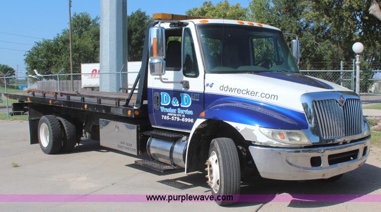 image for item J2244 2004 International DuraStar 4300 rollback truck