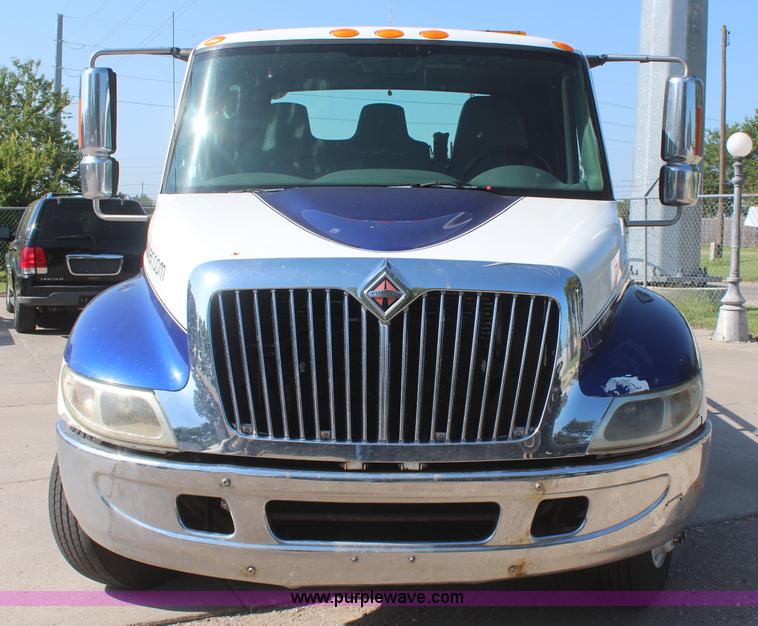 image for item J2244 2004 International DuraStar 4300 rollback truck