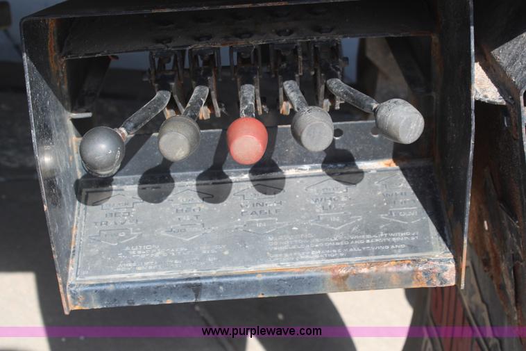 image for item J2244 2004 International DuraStar 4300 rollback truck