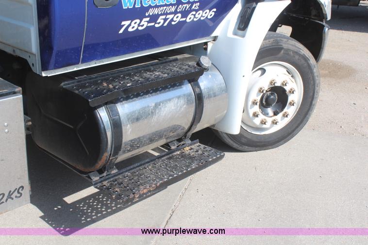 image for item J2244 2004 International DuraStar 4300 rollback truck