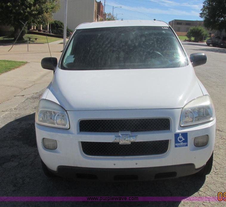 image for item J2460 2008 Chevrolet Uplander Cargo Braun van