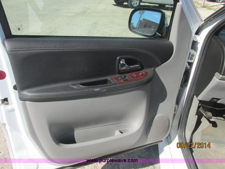 image for item J2460 2008 Chevrolet Uplander Cargo Braun van