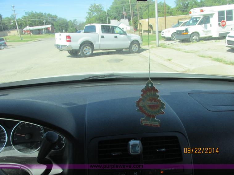 image for item J2460 2008 Chevrolet Uplander Cargo Braun van