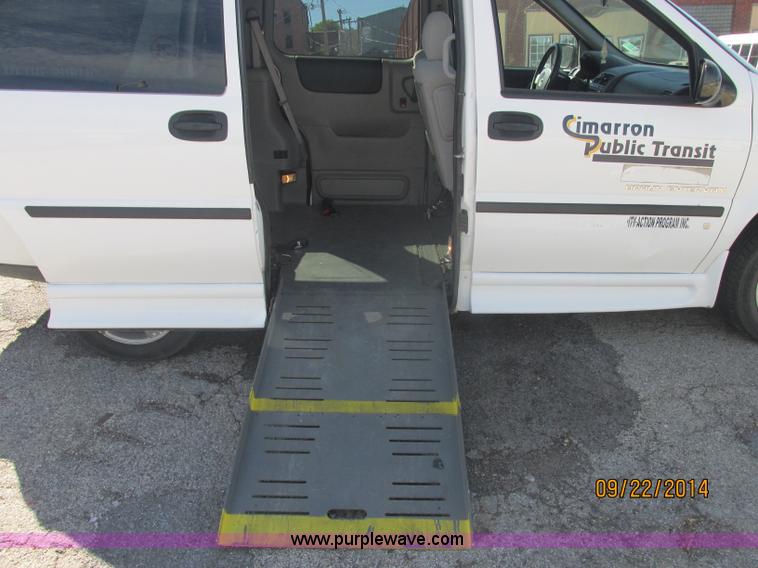 image for item J2460 2008 Chevrolet Uplander Cargo Braun van