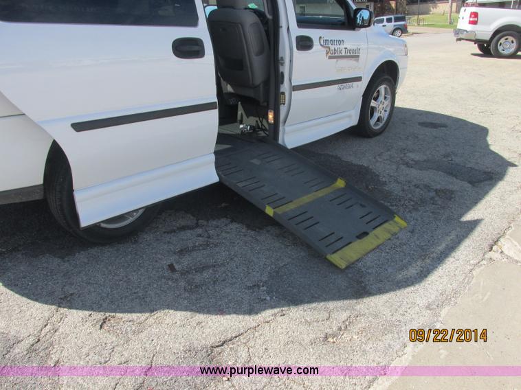 image for item J2460 2008 Chevrolet Uplander Cargo Braun van