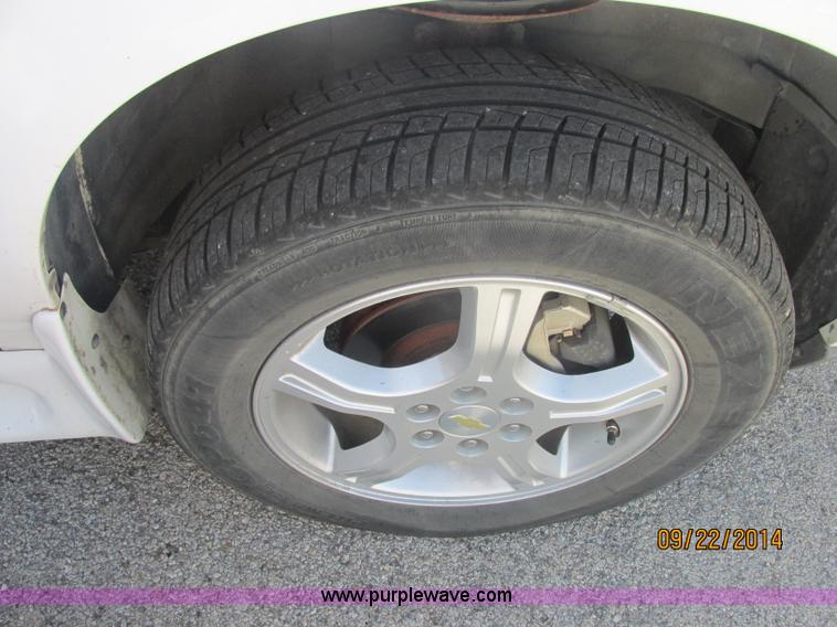 image for item J2460 2008 Chevrolet Uplander Cargo Braun van