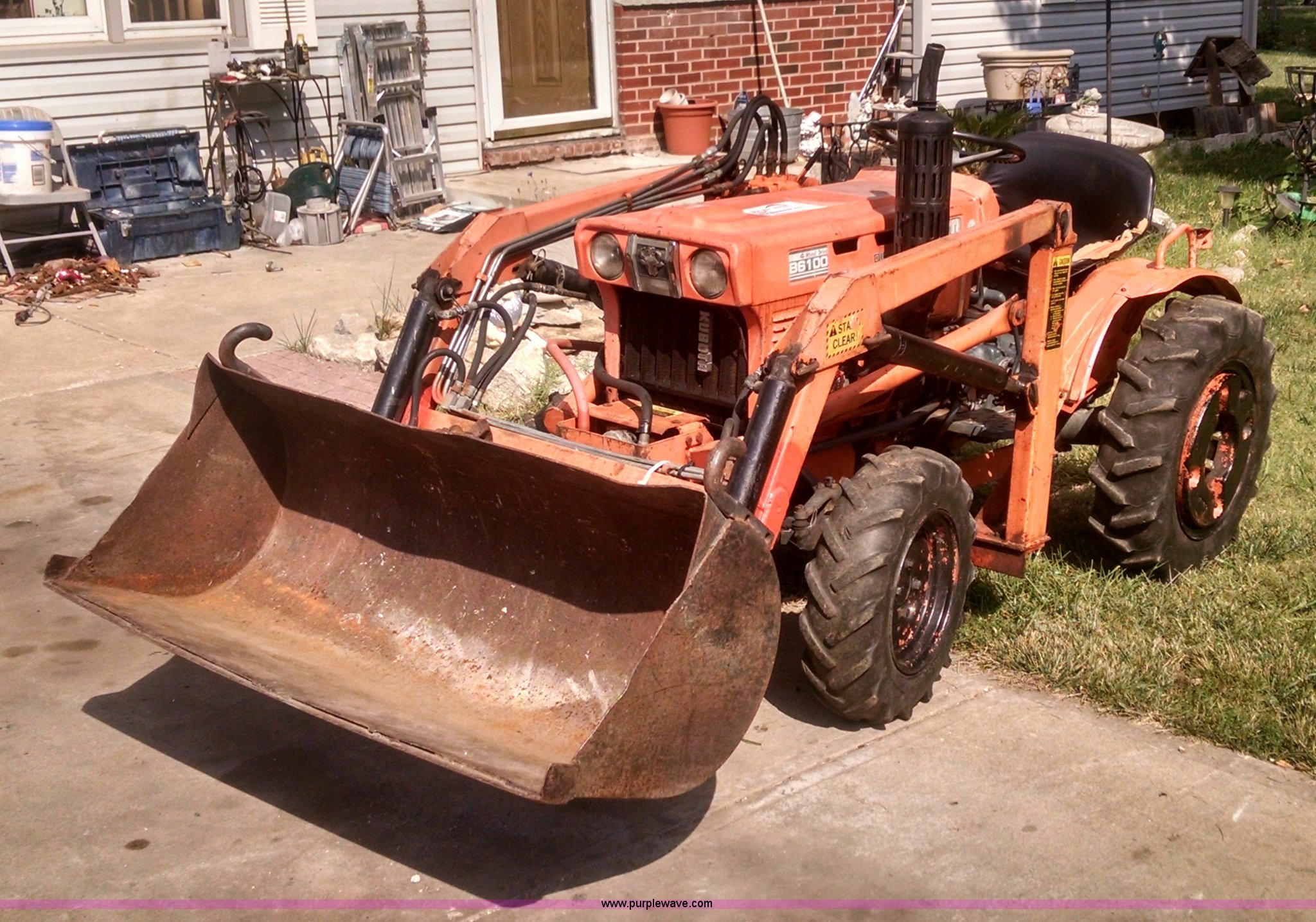 Kubota B6100 HFWA tractor in Grandview, MO Item I6471 sold Purple Wave