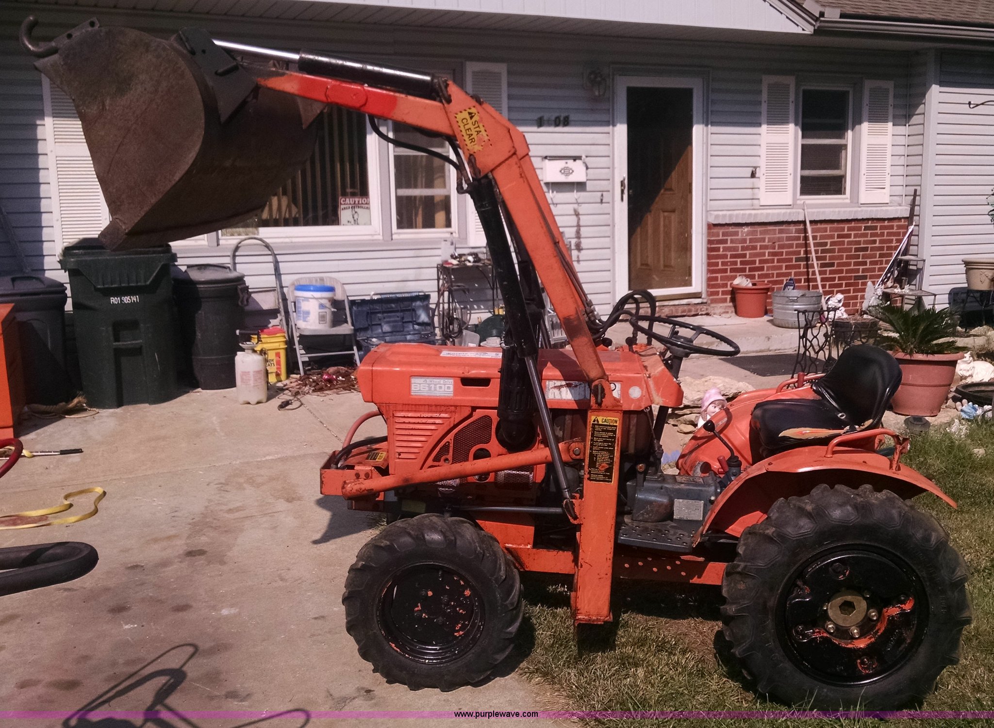 Kubota B6100 HFWA tractor in Grandview, MO Item I6471 sold Purple Wave