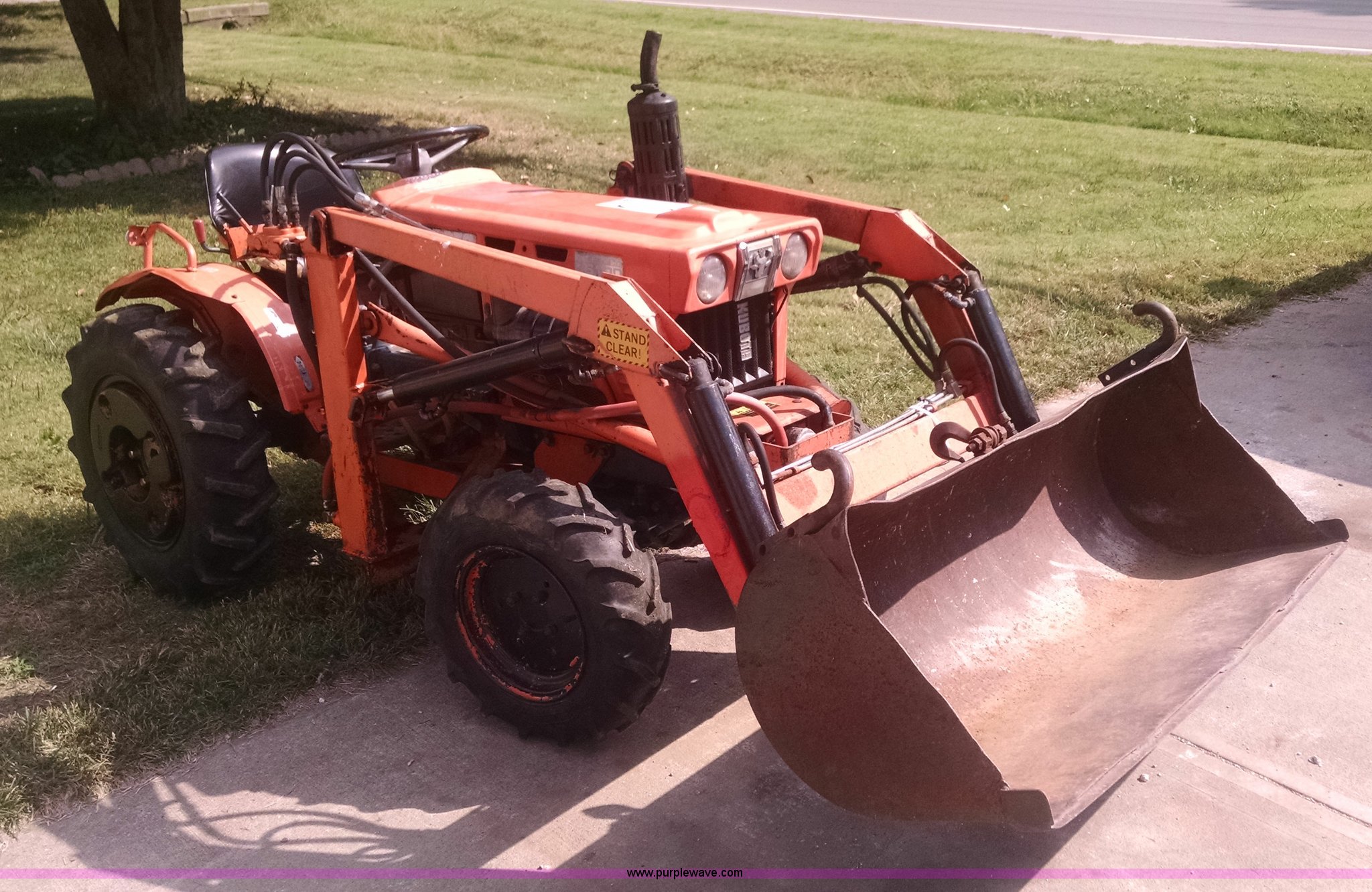 Kubota B6100 HFWA tractor in Grandview, MO Item I6471 sold Purple Wave