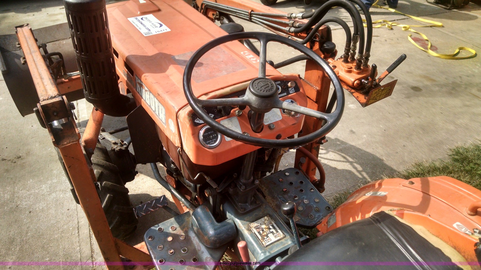 Kubota B6100 HFWA tractor in Grandview, MO Item I6471 sold Purple Wave