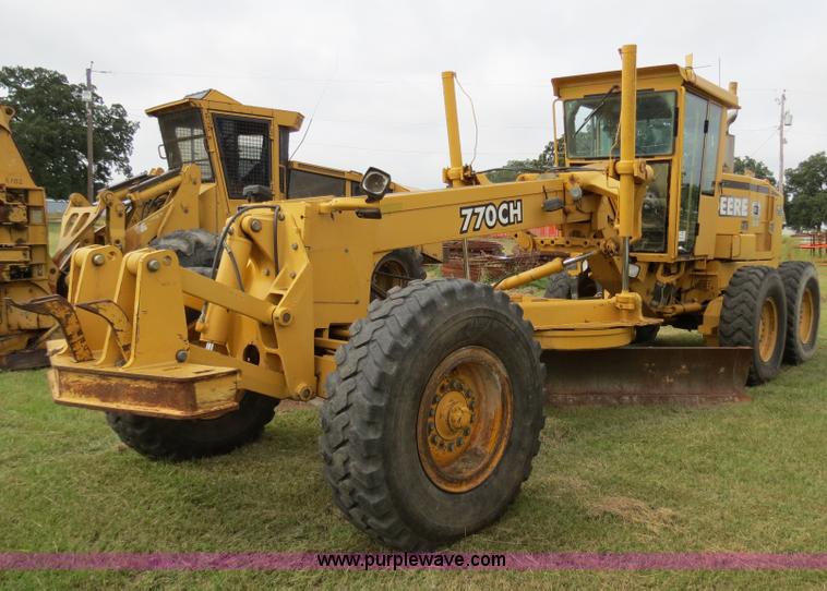 image for item B4820 2001 John Deere 770CH articulated motor grader