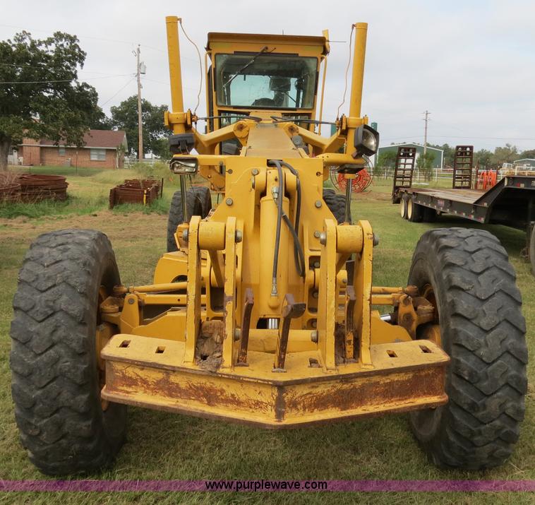 image for item B4820 2001 John Deere 770CH articulated motor grader