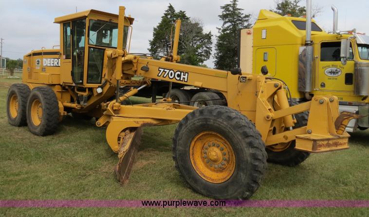 image for item B4820 2001 John Deere 770CH articulated motor grader