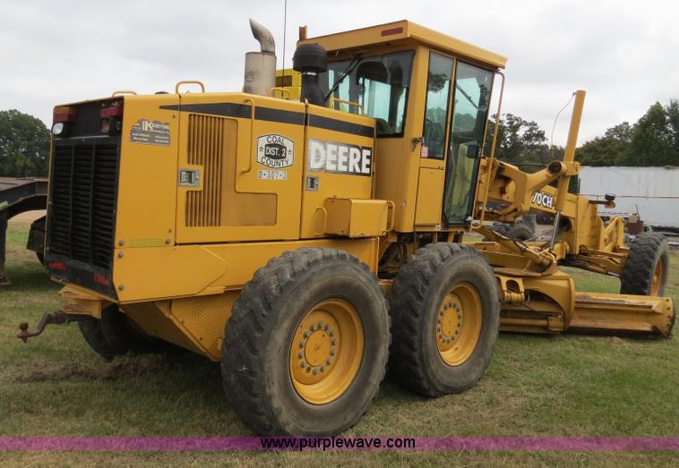 image for item B4820 2001 John Deere 770CH articulated motor grader