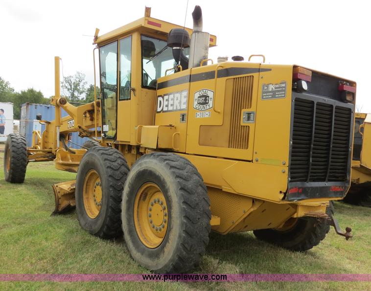 image for item B4820 2001 John Deere 770CH articulated motor grader