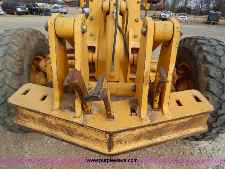 image for item B4820 2001 John Deere 770CH articulated motor grader